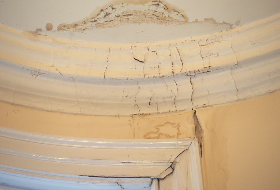 Problem properties - water damage to ceiling and wall