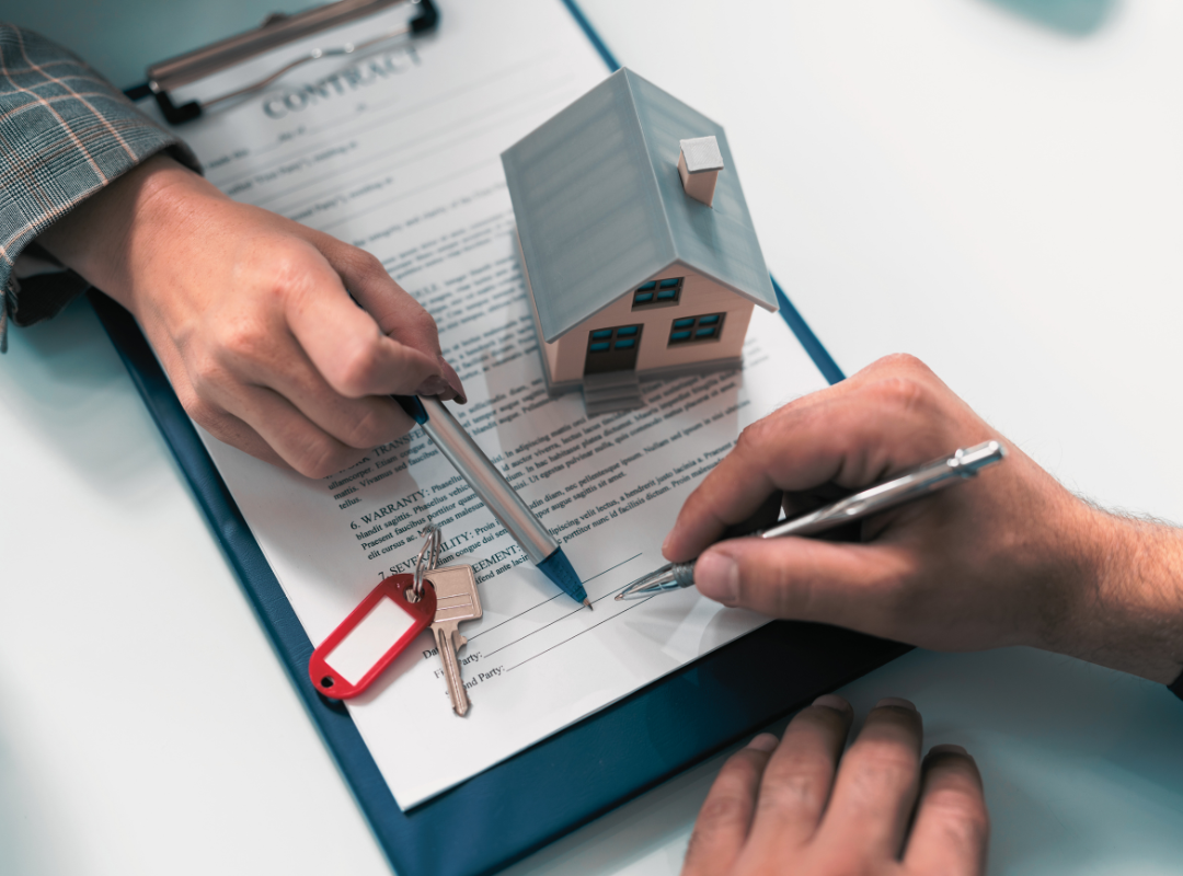 Cash House Buyer Scam - signing a contract handing over keys