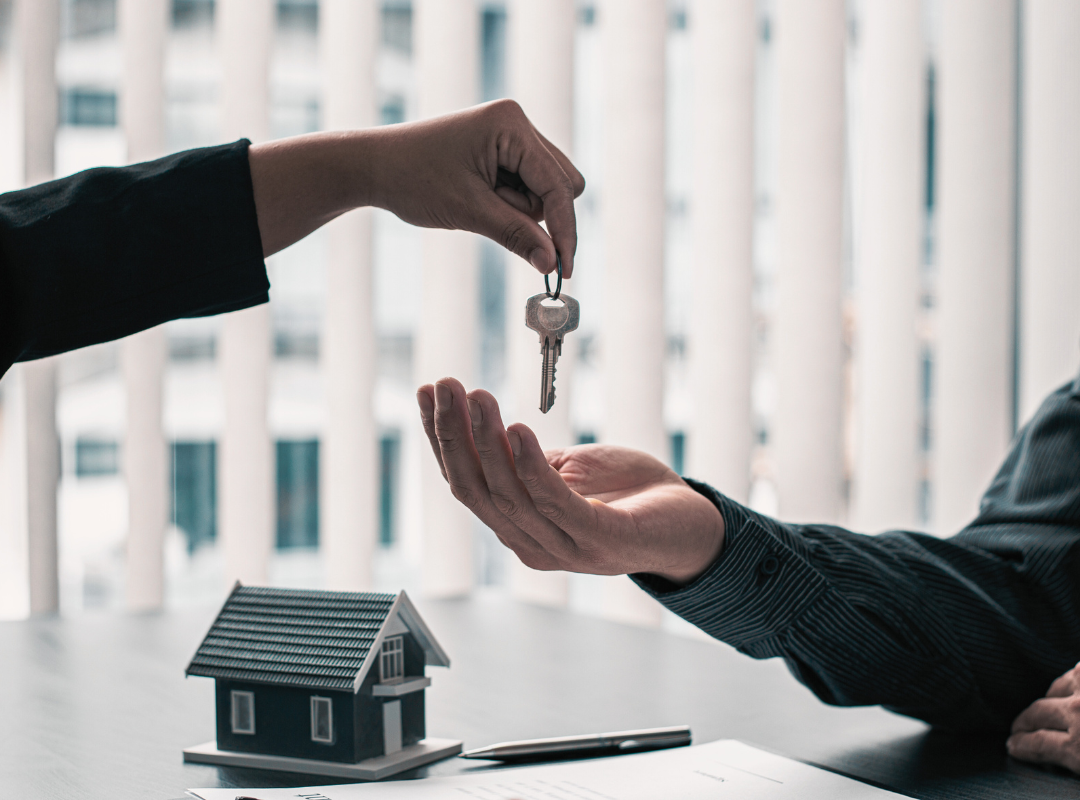 Sell house for cash - handing over keys
